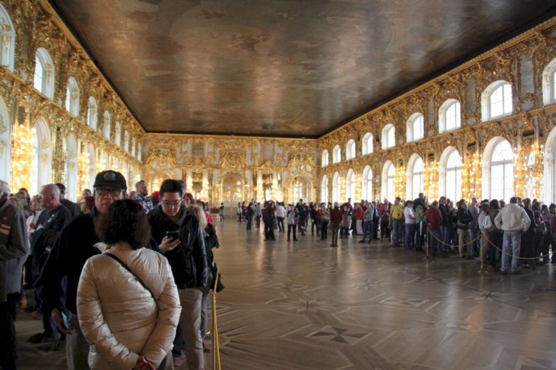 Amber Room waiting line @Catherine's Palace 